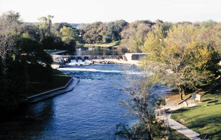 image of the Comal River in New Braunfels